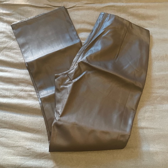 ASOS DESIGN low rise leather look seamed flare in chocolate - Picture 4 of 7